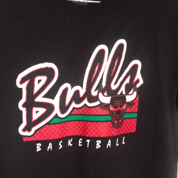 Brand new With Tags Black Chicago Bulls Tee - Picture 2 of 2